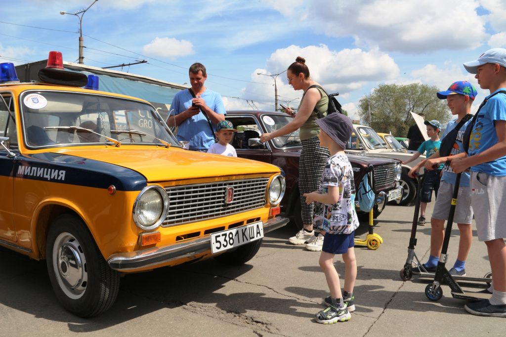 3 года назад! В День города Тольятти состоялся АВТОПАРАД ретро автомобилей